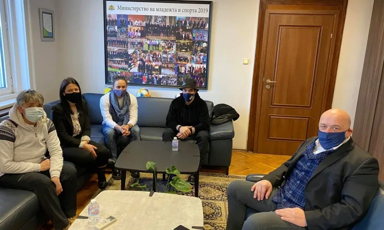 Министър Кралев се срещна със състезателката по кану-каяк Станилия Стаменова - Tribune.bg
