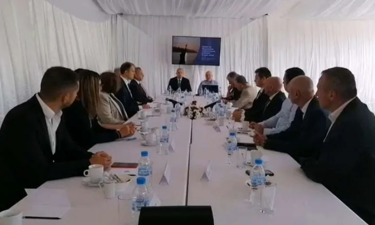 Радев обвини Борисов, че е върнал историческия часовник на България към зората на прехода - Tribune.bg