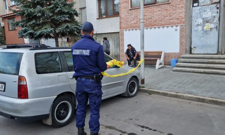 Мъж се барикадира в дома си в Казанлък, замерва полицаи с чаши и буркани - Tribune.bg