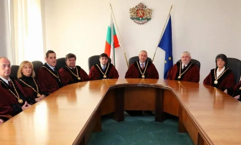 КС тълкува разпоредбата, позволяваща надзор на главния прокурор над всички обвинители - Tribune.bg