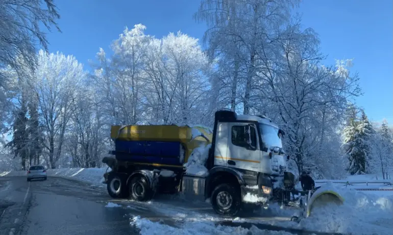 Обстановката в страната се усложнява. Над 330 снегорина чистят републиканските пътища - Tribune.bg
