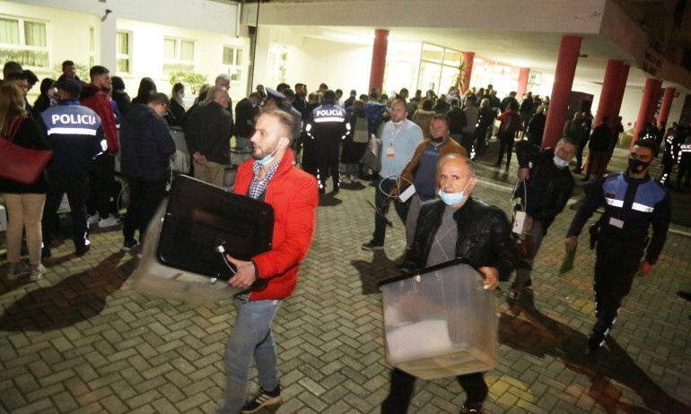 Албански журналист: В Албания никой не говори за машинен вот - Tribune.bg