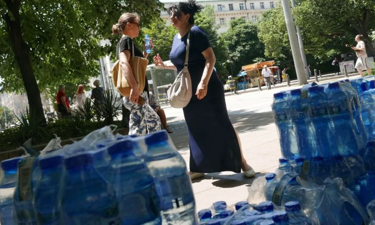 Столичната община организира раздаване на минерална вода - Tribune.bg