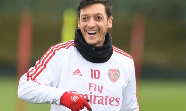 Сагата с Арсенал приключи, Йозил отива във Фенербахче - Tribune.bg
