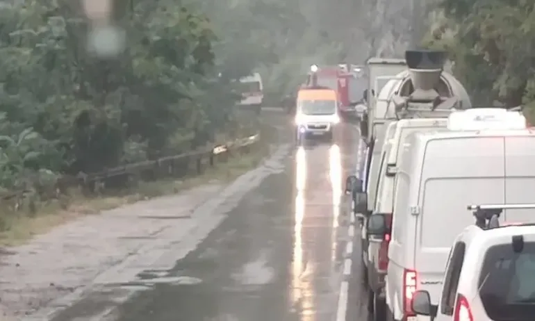 Тежка катастрофа по пътя за Самоков (СНИМКИ/ОБНОВЕНА) - Tribune.bg