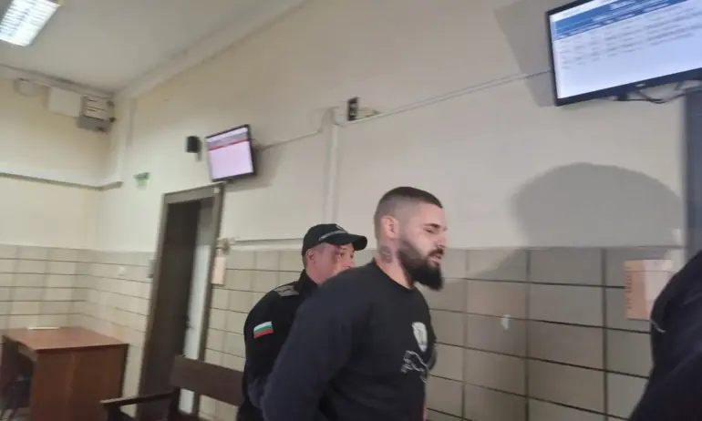 Отложиха за следващата седмица делото срещу Георги Георгиев, обезобразил 18-годишната Дебора - Tribune.bg