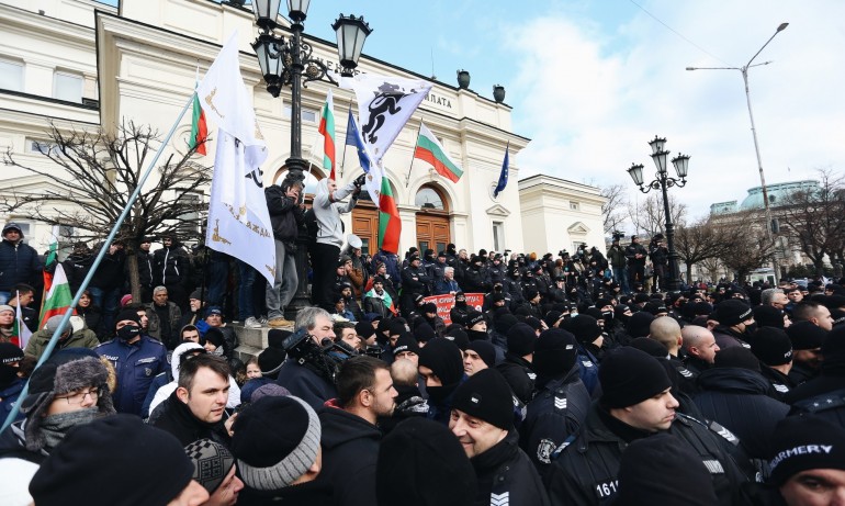 15 човека от протестиращите влизат в НС - Tribune.bg