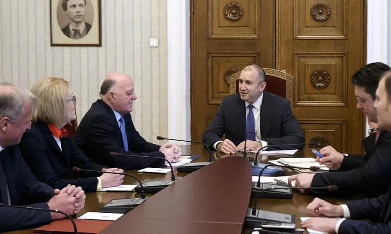 Радев проведе консултации за промени в Конституцията с представители на ВСС - Tribune.bg
