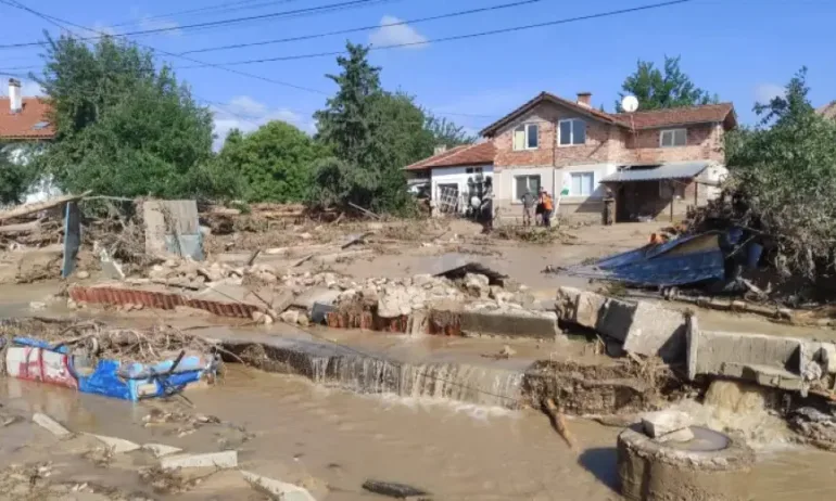 Украински бежанци отстъпиха даренията си на бедстващите в Карловско - Tribune.bg