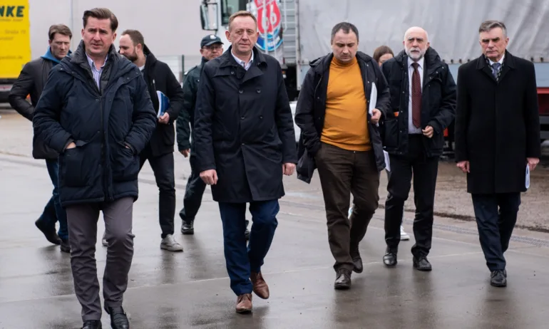 Полша спира вноса на украинско зърно - Tribune.bg