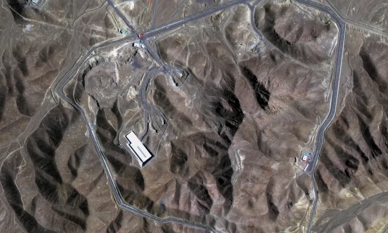 Ядрената агенция няма данни иранските ядрени обекти да са поразени и няма контакт с иранските власти - Tribune.bg