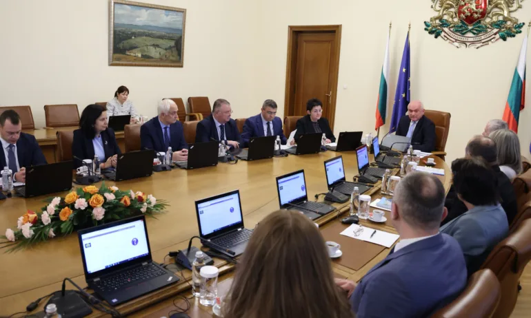 Служебният кабинет отпуска 2 млн. лв. за над 20 000 домакинства, останали без ток - Tribune.bg