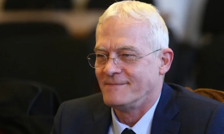 Ще проверяваме през телефона си каква медицинска помощ сме получили и какви лекарства са ни изписвани - Tribune.bg