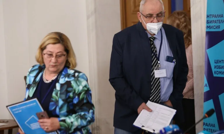 ЦИК: Прекратено е гласуването с машини в 4-ти МИР Велико Търново - Tribune.bg