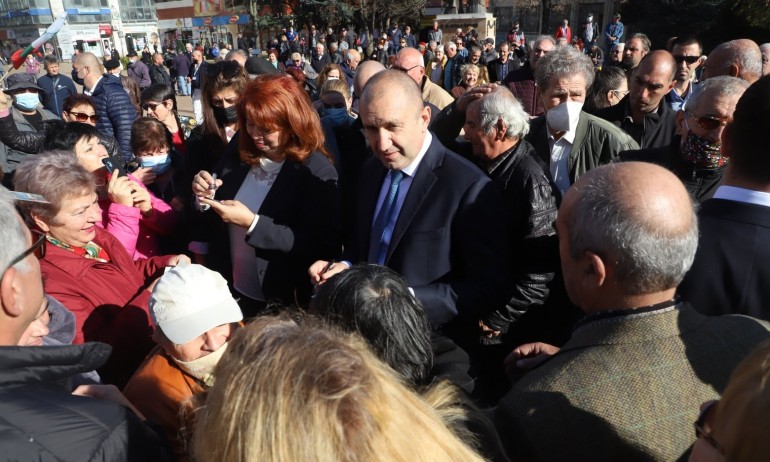 Въпреки здравната криза: Радев организира шествие в Русе - Tribune.bg