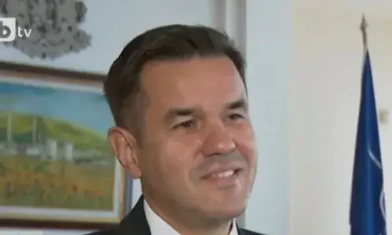 Служебният министър потвърдил 255 разрешения за внос и износ на военна продукция, забавени от Нинова - Tribune.bg