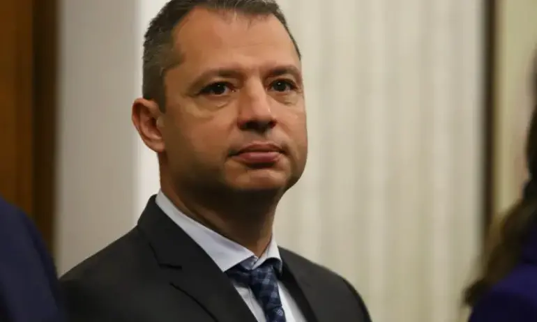 Ще закрие ли финансовият министър Асен Василев дирекция Съдебна защита,