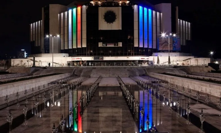 НДК ще свети с цветовете на флаговете на България и ЕС в знак на солидарност - Tribune.bg