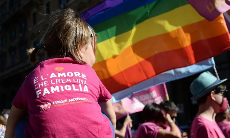 Еднополовите бракове и партньорства трябва да бъдат признати в целия ЕС - Tribune.bg