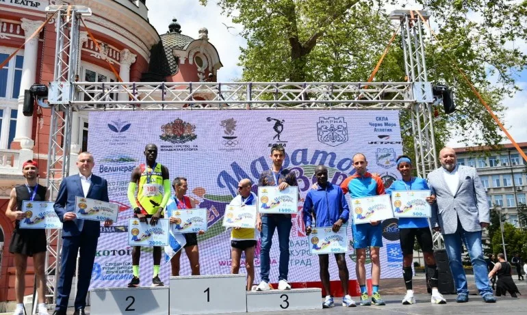 Кралев награди победителите в шестото издание на маратона във Варна(Снимки) - Tribune.bg