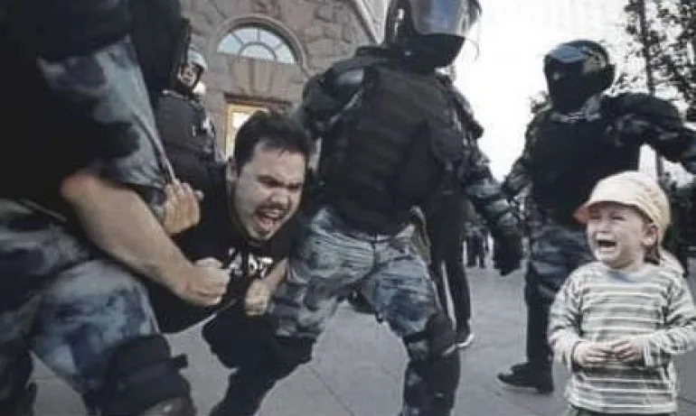 Втори опит: Фалшива новина за арест на баща пред дете по време на протеста - Tribune.bg