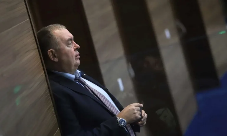 Депутати от БСП без маски ядосаха колегите си от другите партии (СНИМКИ) - Tribune.bg