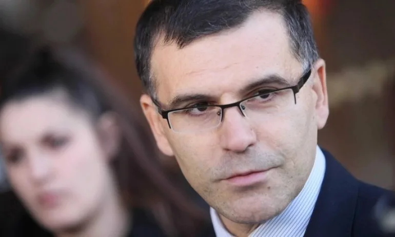 Дянков нервничи в съда, блъска оператор на Канал 3 - Tribune.bg