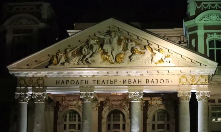 Велислава Кръстева подава оставка от Народния театър, след нея си тръгва и Морфов - Tribune.bg