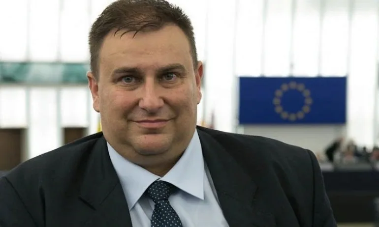 Емил Радев: ЕП призова за бързо приемане на България в Шенген, Съветът е на ход - Tribune.bg