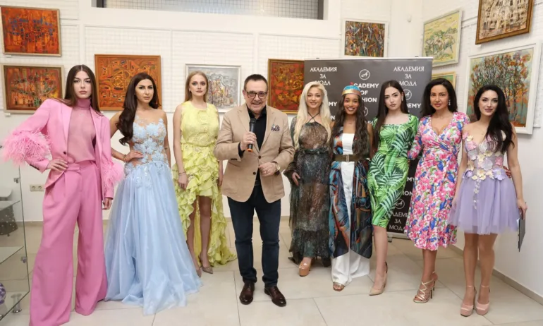 Чудесни пролетни тоалети показаха родните дизайнери - Tribune.bg