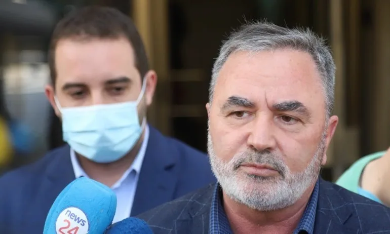 Доц. Кунчев предлага задължителна ваксина за определени професии - Tribune.bg