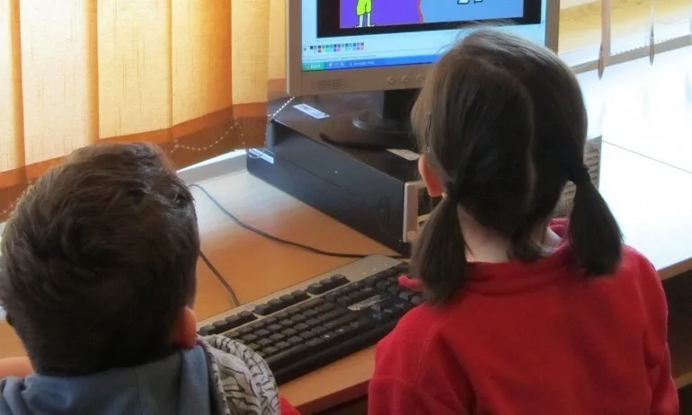 Близо 1800 деца и младежи от социалните услуги ще получат компютърна техника - Tribune.bg