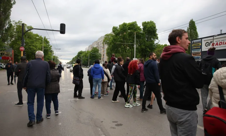 Протест след катастрофата на бул. Сливница: Нощно време тук има гонки, полицията спи - Tribune.bg