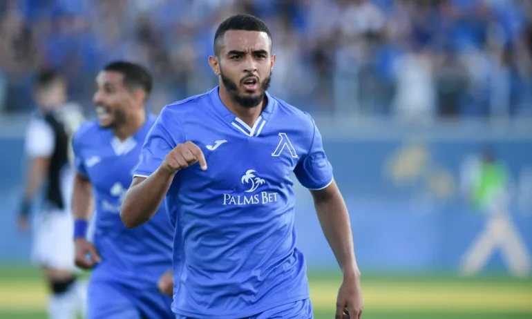 Пращат голмайстора на Левски в Спортинг - Tribune.bg