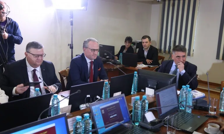 Сигнали за бомби във ВСС, заседанието за избор на главен прокурор продължава - Tribune.bg