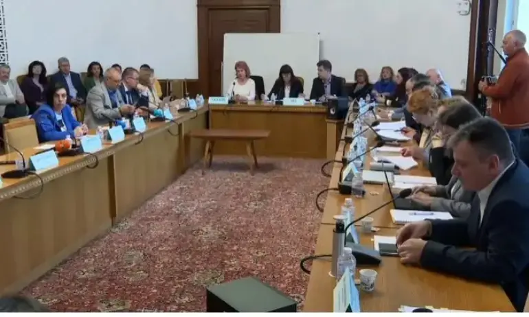 Има необходимите количества ваксини срещу коклюш, увери служебният здравен министър - Tribune.bg