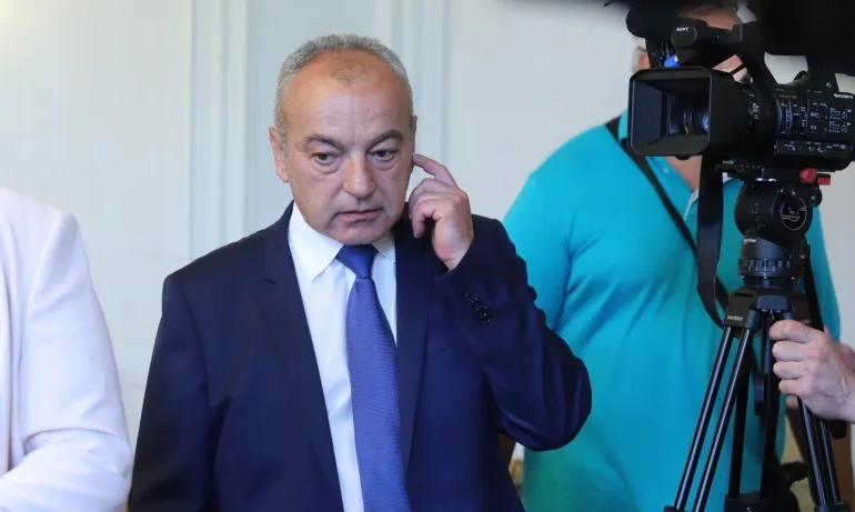 Гълъб Донев заяви, че ще има вдигане на минималната работна заплата, но не и до 760 лева - Tribune.bg