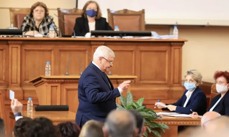 Пореден скандал: Министър Ананиев напусна пленарна зала, без да бъде изслушан - Tribune.bg