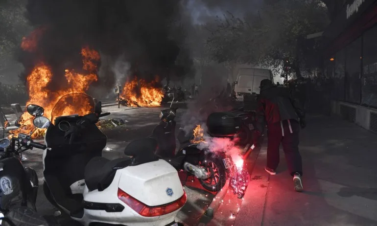 Сблъсъци и арести по време на протеста на жълтите жилетки в Париж - Tribune.bg