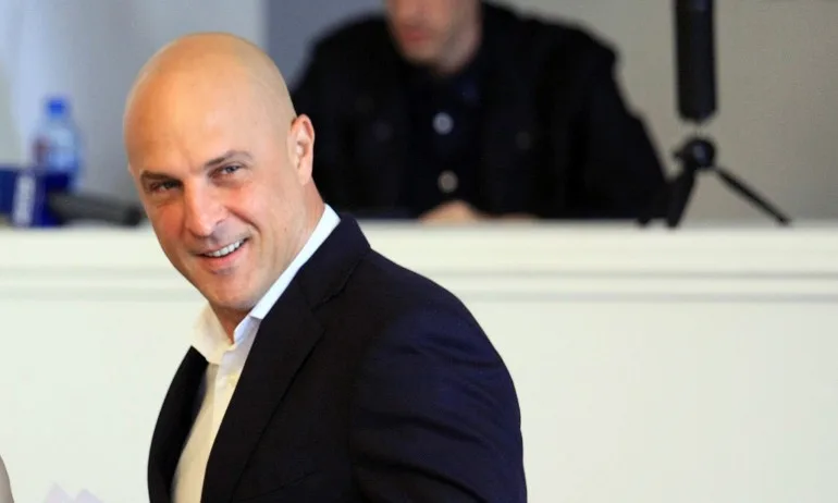 Светльо Витков с теория защо акостирането на гумената лодка на Росенец е режисиран екшън - Tribune.bg