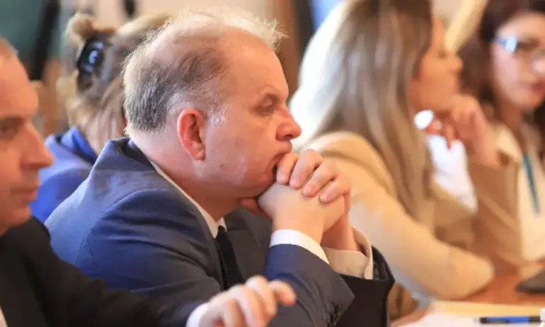Депутати обсъждат промени в правилника за работа на Народното събрание - Tribune.bg