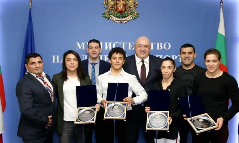 Министър Кралев награди медалистите от Европейското първенство по борба в Рим - Tribune.bg