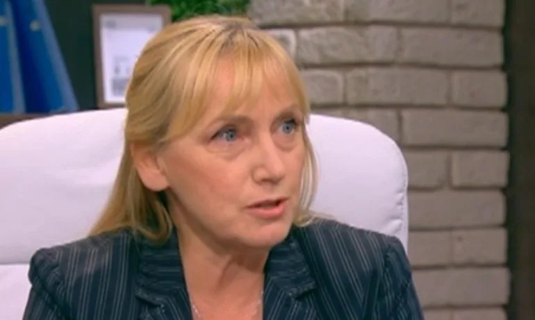 Елена Йончева бясна в БТВ – хвърлила микрофона си на земята - Tribune.bg