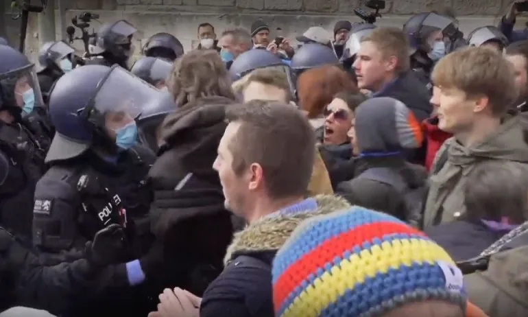 Сблъсъци в Германия по време на протест срещу мерките - Tribune.bg