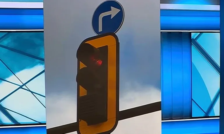 Столична община реши проблема с катастрофите – скри зеленото на светофарите с ... щора - Tribune.bg