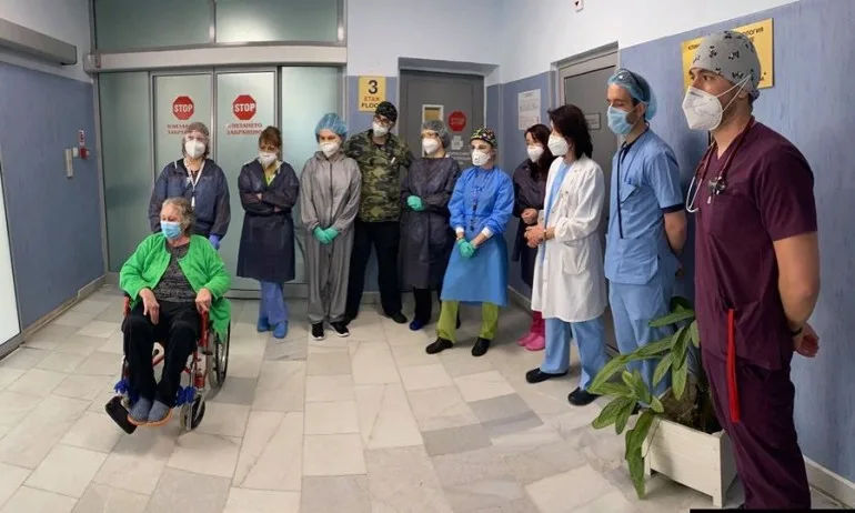 Лекари от Св. Анна спасиха жена с COVID-19 след 33 дни на командно дишане - Tribune.bg