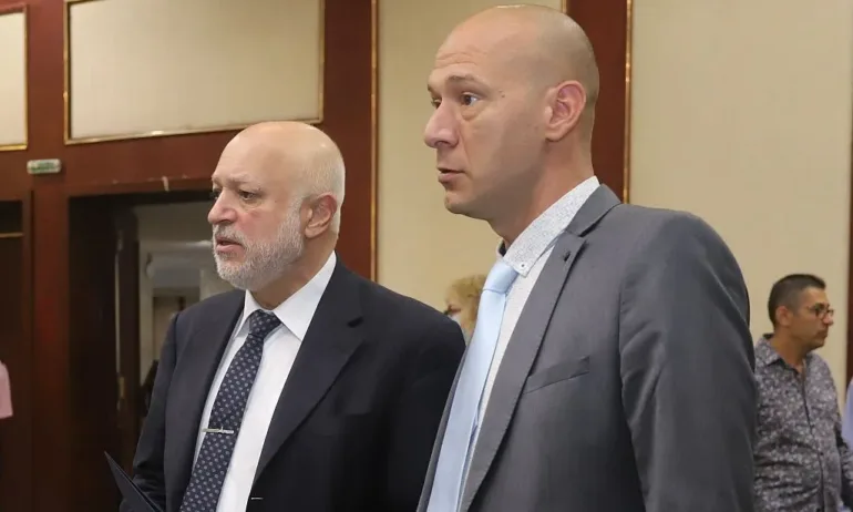 Протежето на министър Минеков се хвали с вечеря в Давос (СНИМКИ) - Tribune.bg