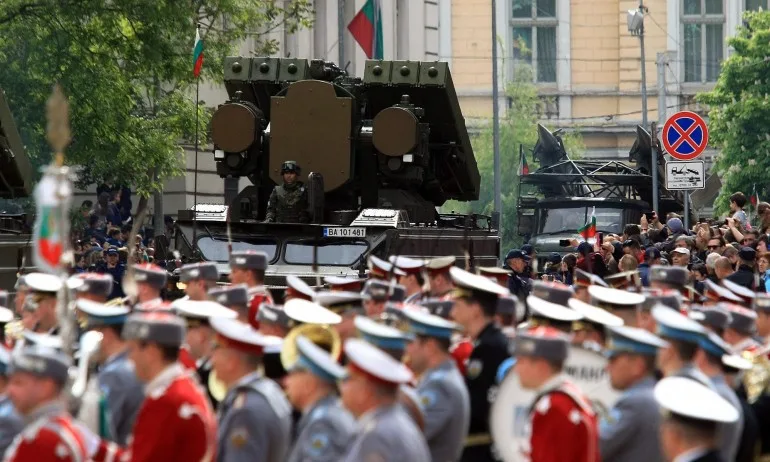 Вместо парад на Гергьовден: Демонстрации на военноморските и военновъздушните сили - Tribune.bg