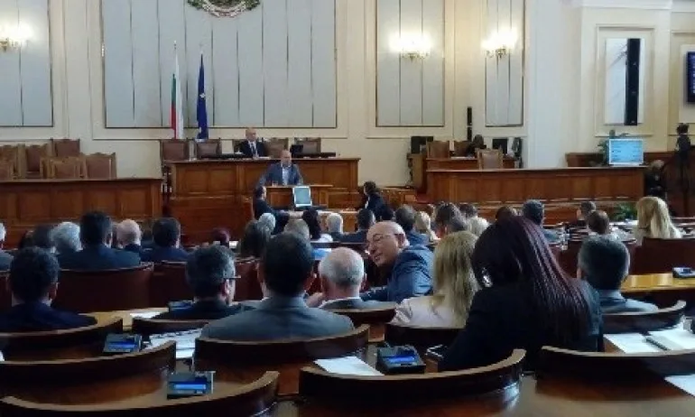 Депутатите преодоляха ветото на президента върху промените в АПК - Tribune.bg