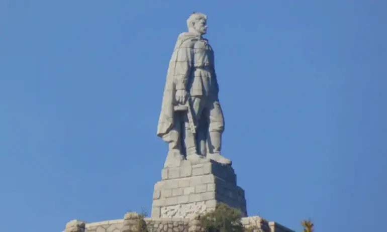 Русия поиска от шефа на ЮНЕСКО да предотврати премахването на паметника Альоша в Пловдив - Tribune.bg